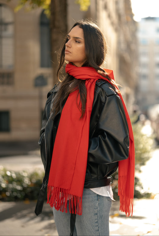 Écharpe rouge intense