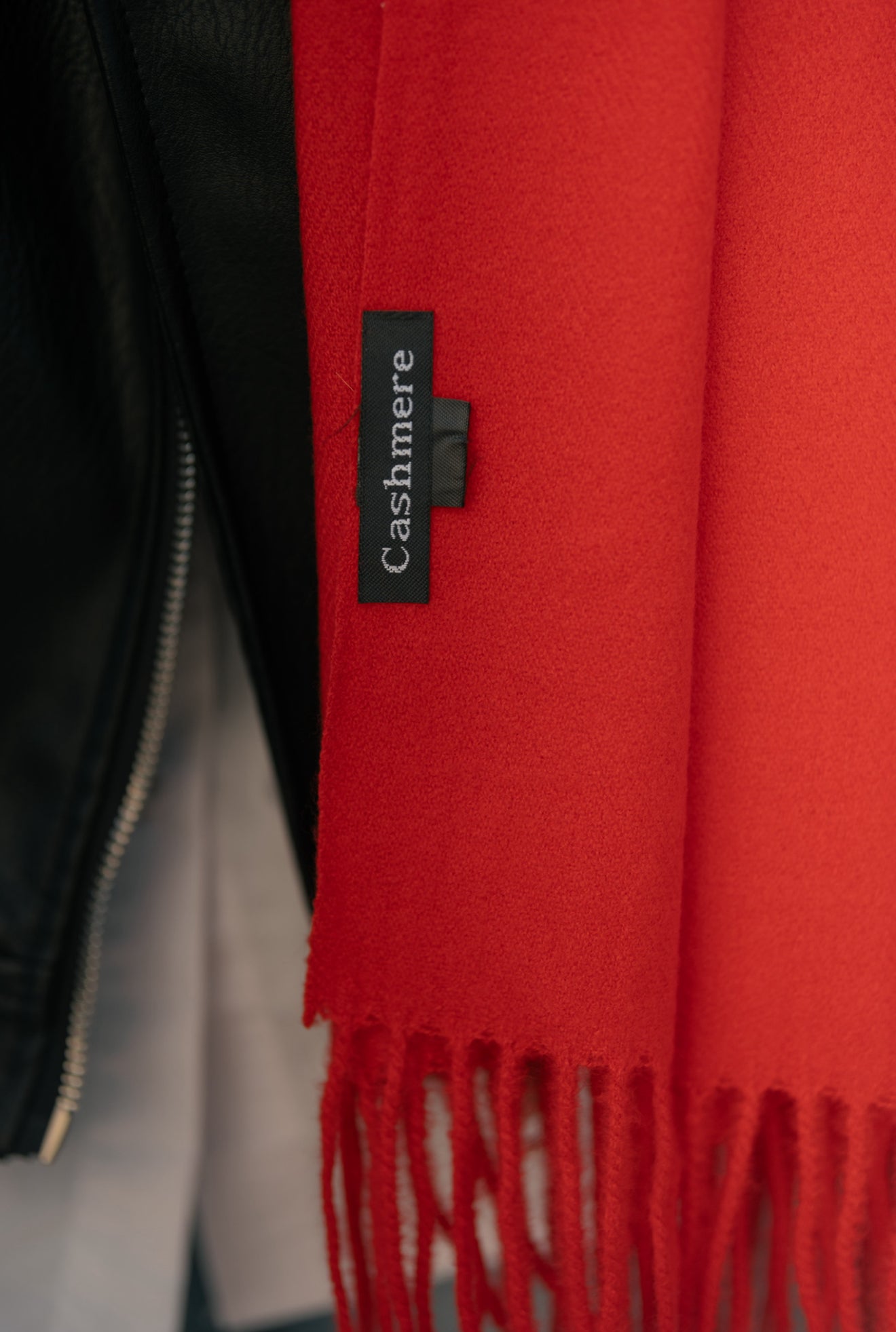 Écharpe rouge intense